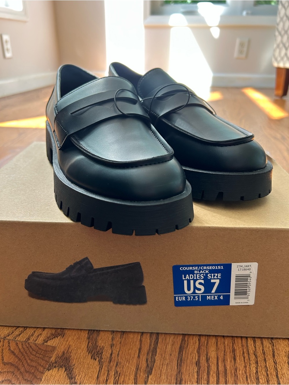 Steve Madden Ladies Black Lug Loafers - Size US 7; EUR 37.5